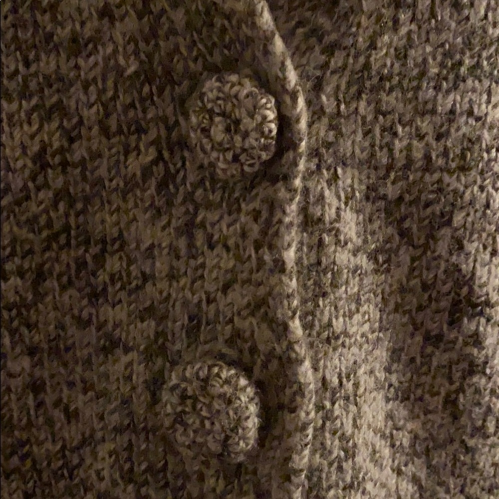 2 button Sweater - Picture 3 of 12